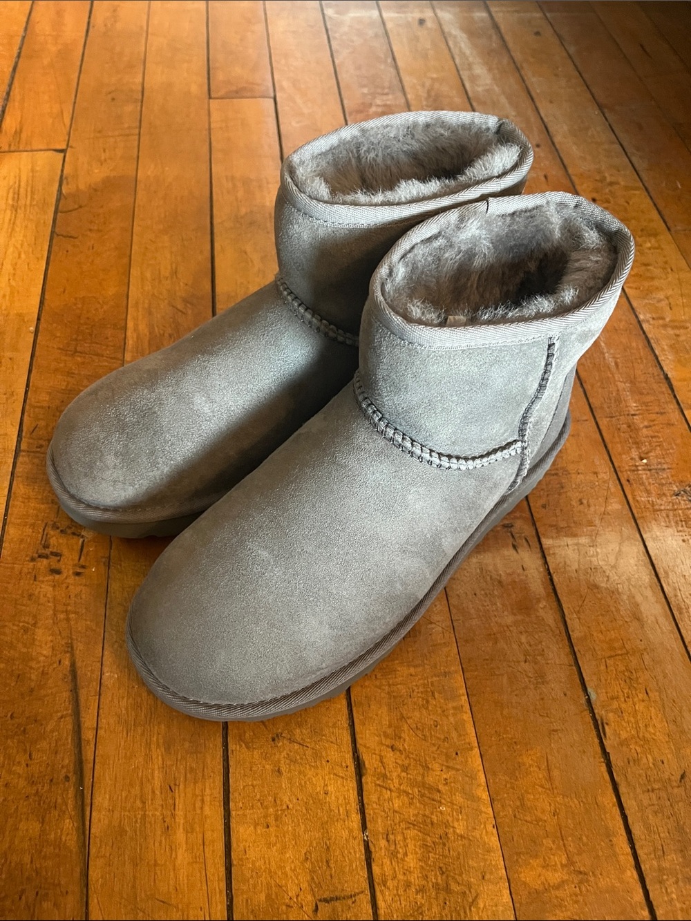 UGG Women's Short Shearling Boots - Gray